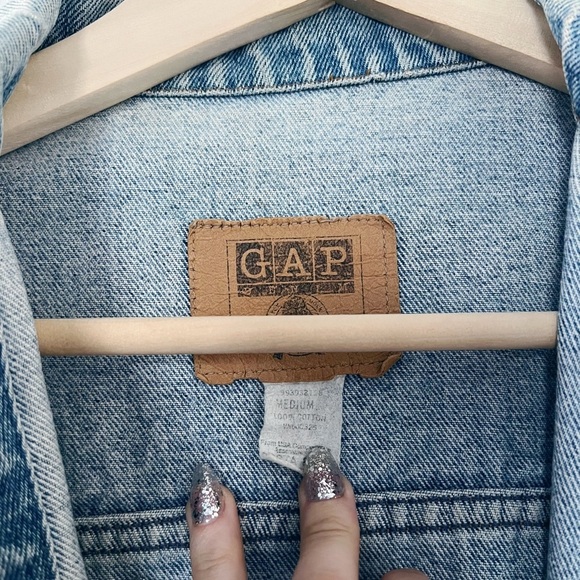 Vintage Gap Distressed Denim Jacket - Picture 4 of 16